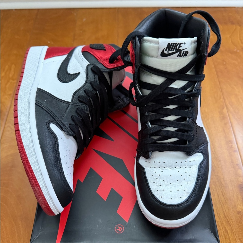 Women’s Air Jordan 1 Retro High ‘Satin Black Toe’ - Picture 2 of 12